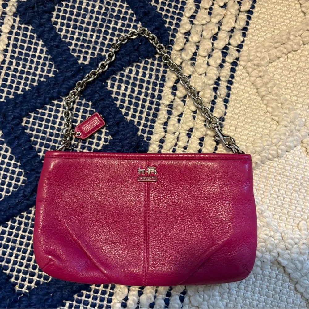 Excellent Condition Pink Coach leather Purse. - Picture 1 of 4